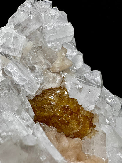 Powellite on Apophyllite with Stilbite